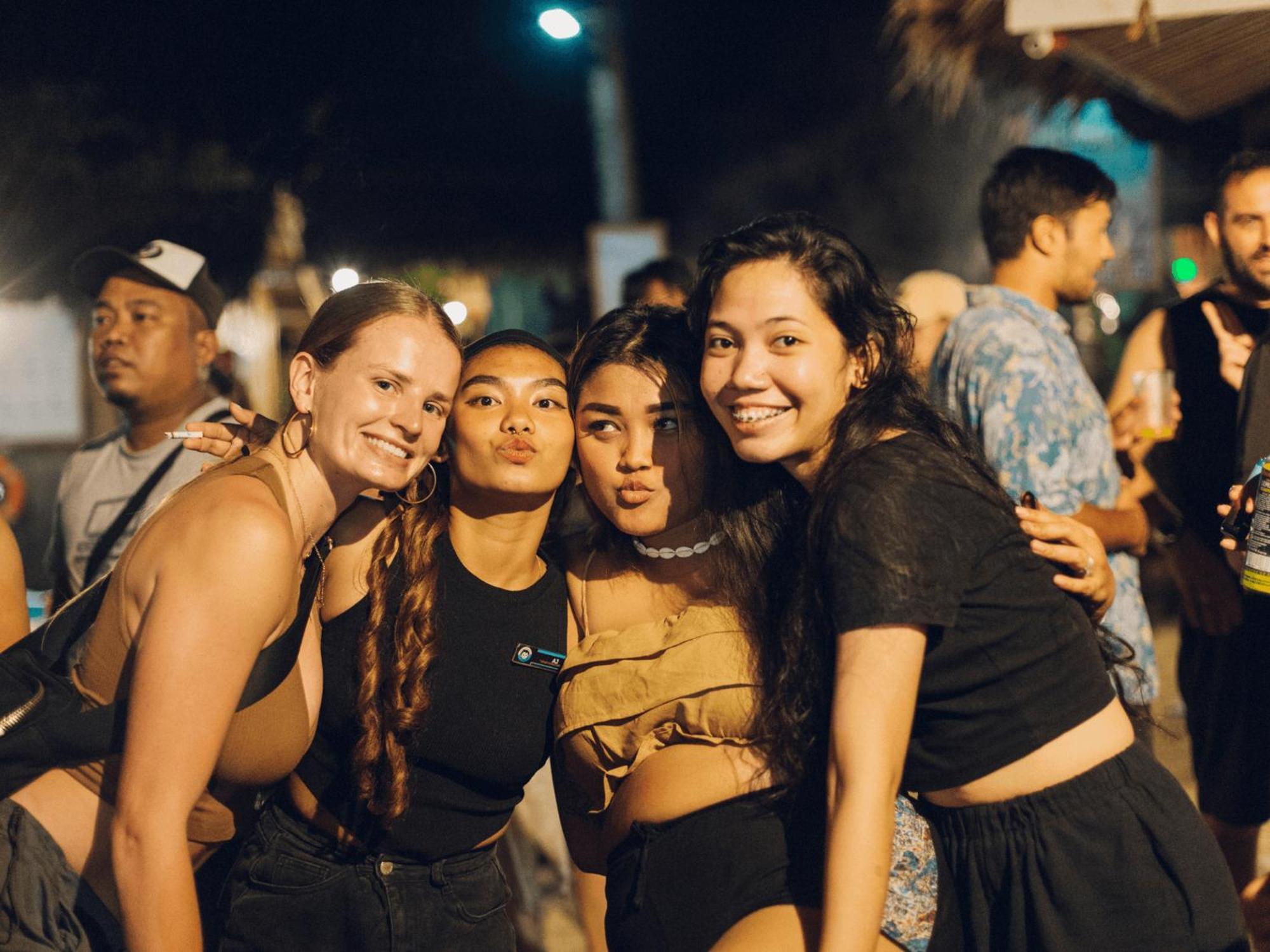 Mad Monkey Hostel Siargao (Adults Only) Хенерал Луна Екстериор снимка