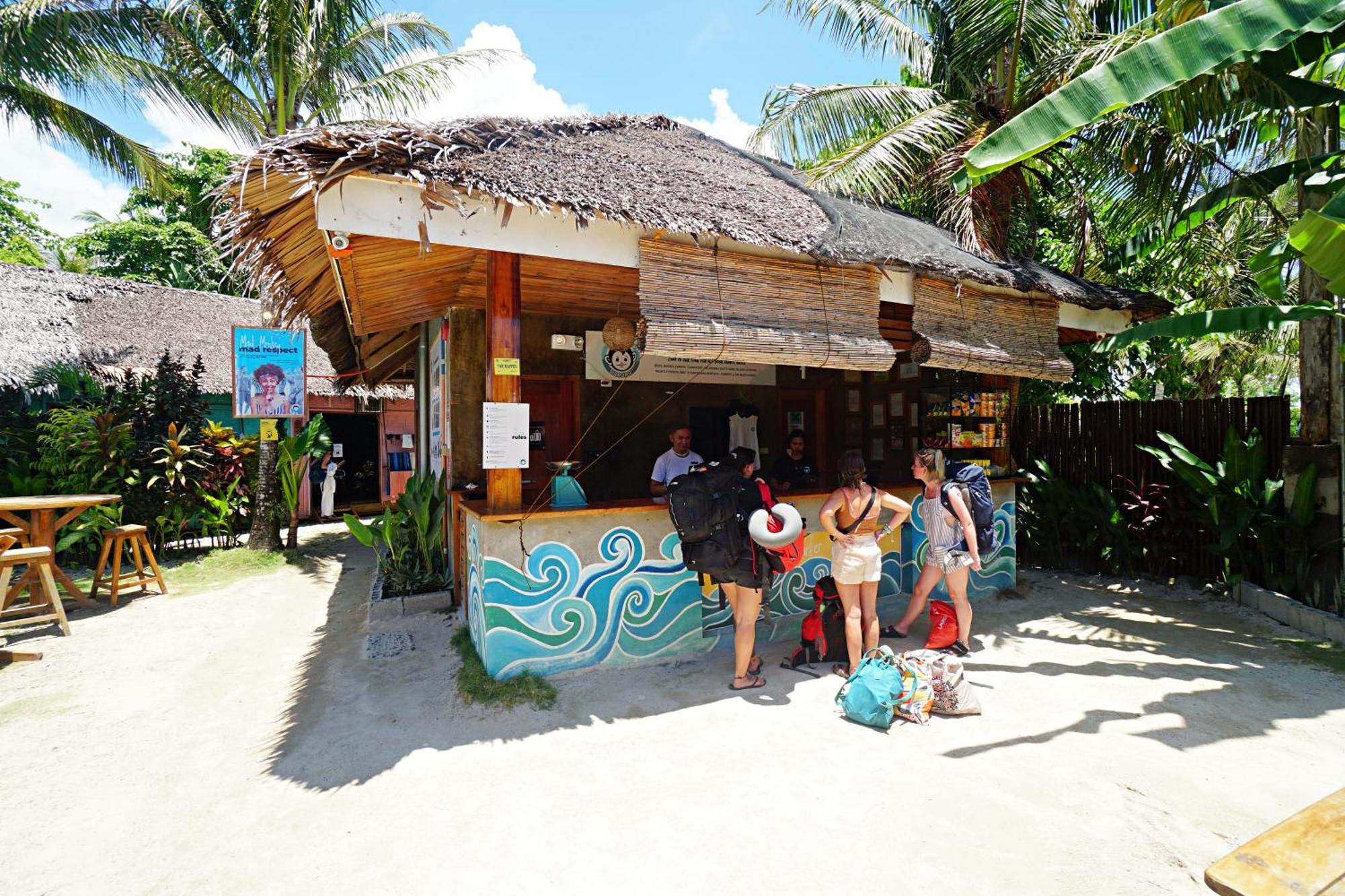 Mad Monkey Hostel Siargao (Adults Only) Хенерал Луна Екстериор снимка