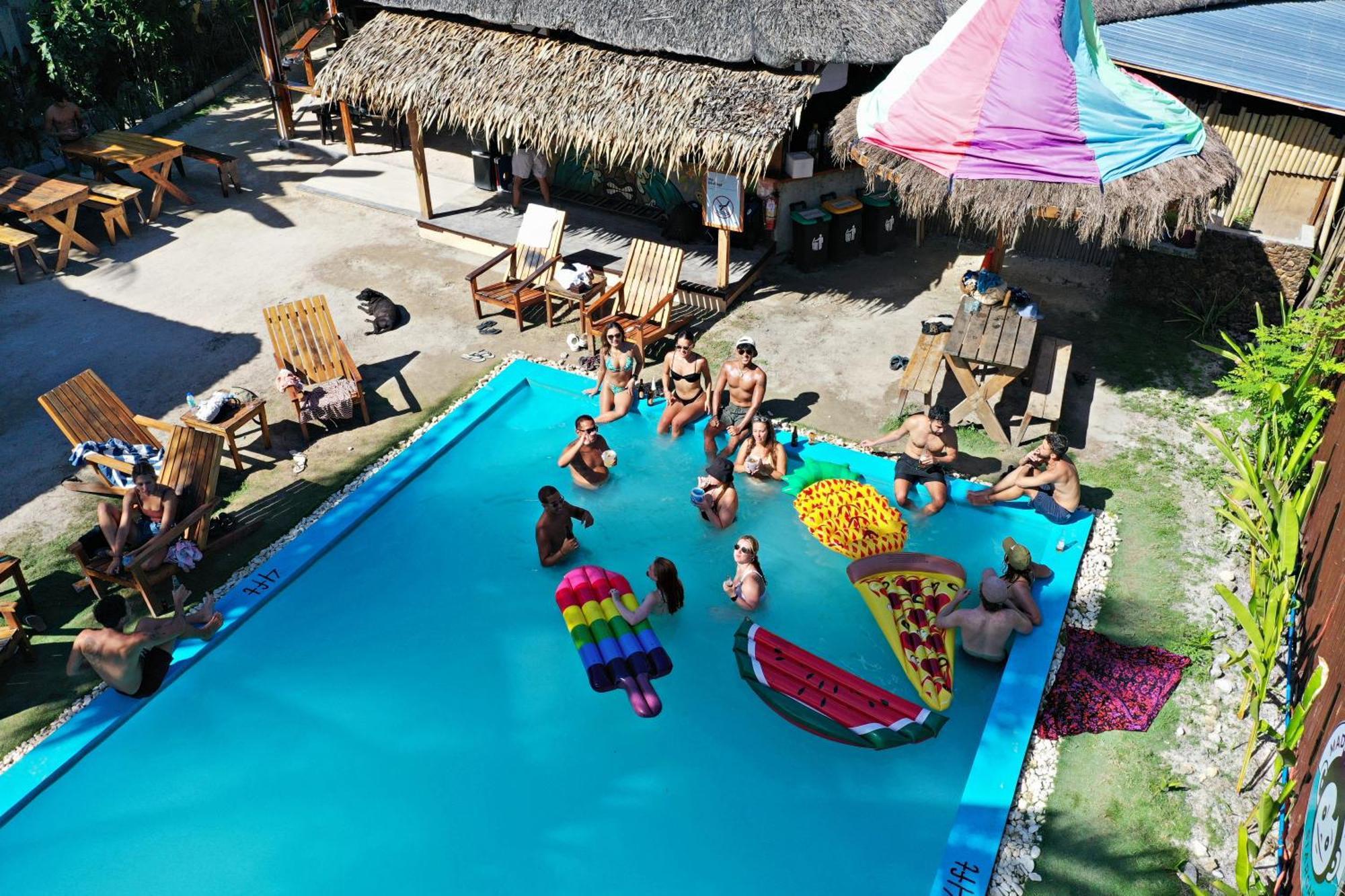Mad Monkey Hostel Siargao (Adults Only) Хенерал Луна Екстериор снимка