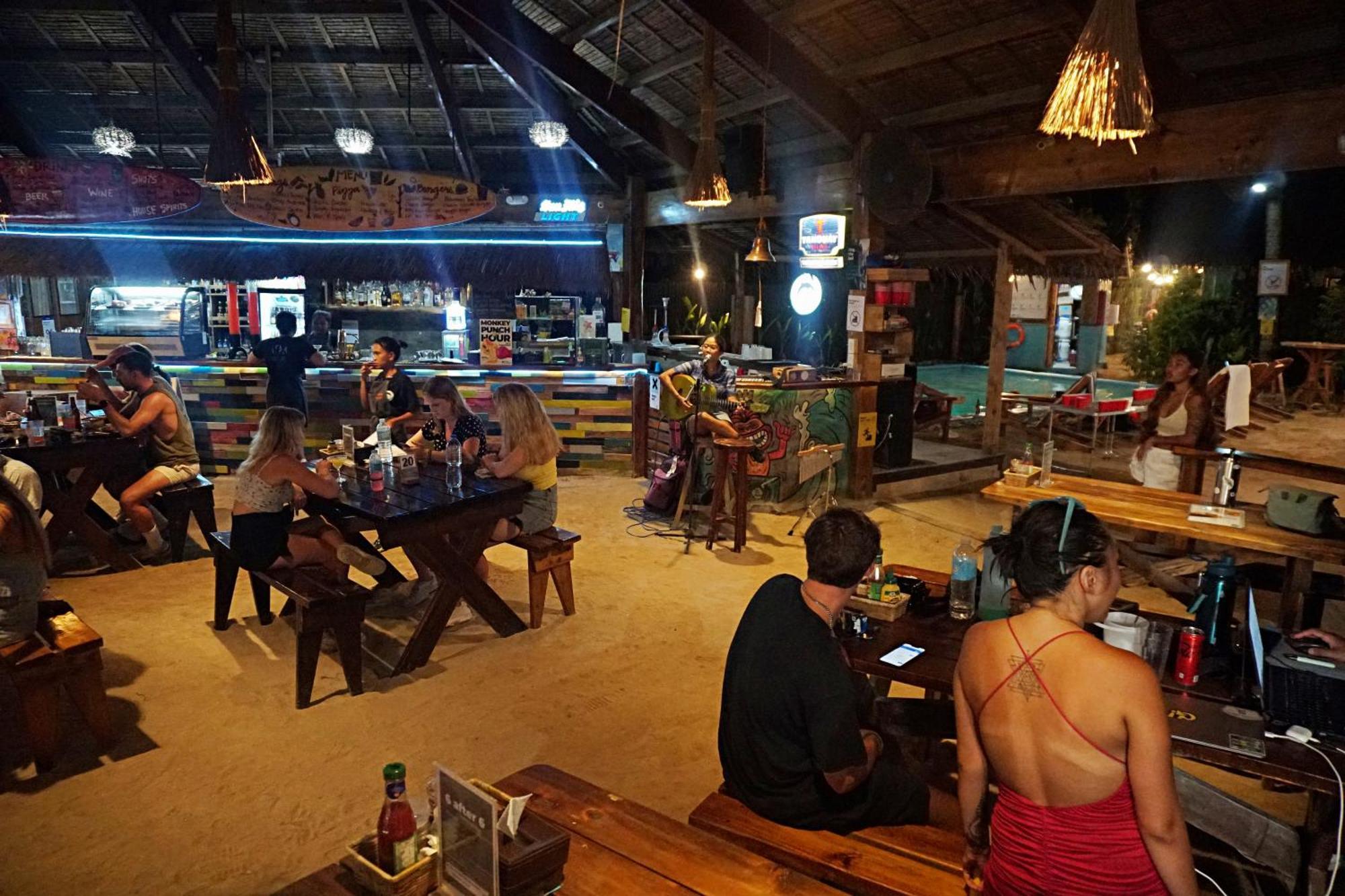 Mad Monkey Hostel Siargao (Adults Only) Хенерал Луна Екстериор снимка